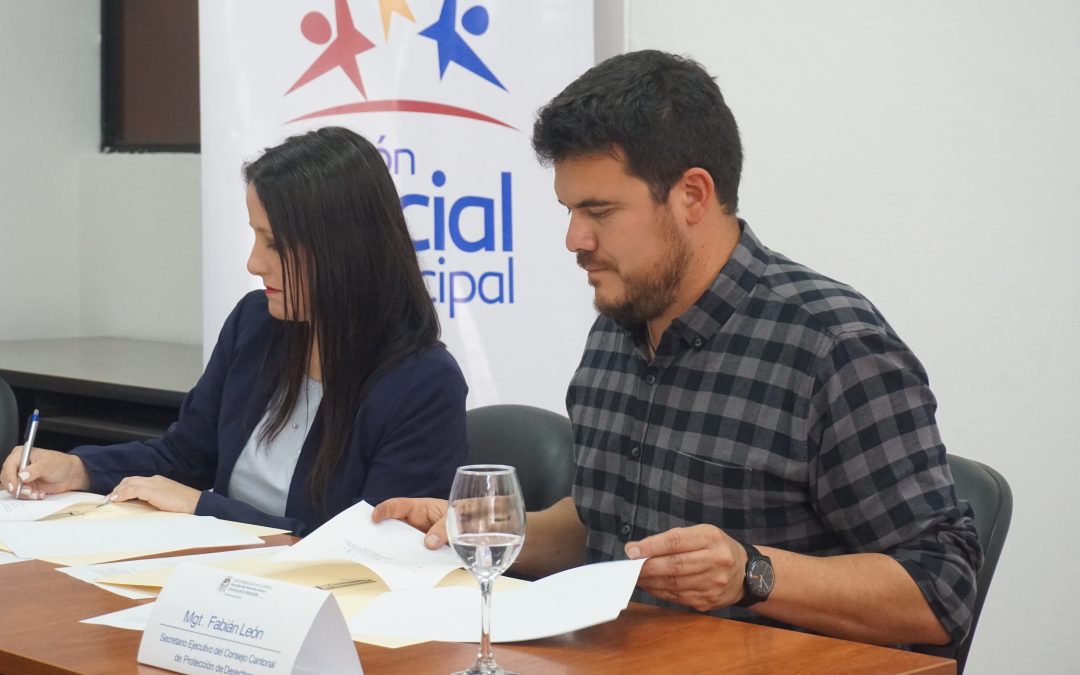 Acción Social firma Compromiso de Cooperación junto a la Universidad de Cuenca