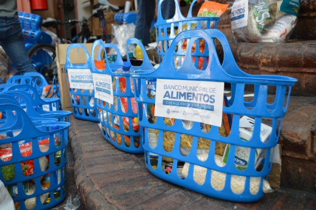 ALCALDÍA DE CUENCA CONTINÚA ENTREGA DE KITS ALIMENTICIOS A SECTORES VULNERABLES.