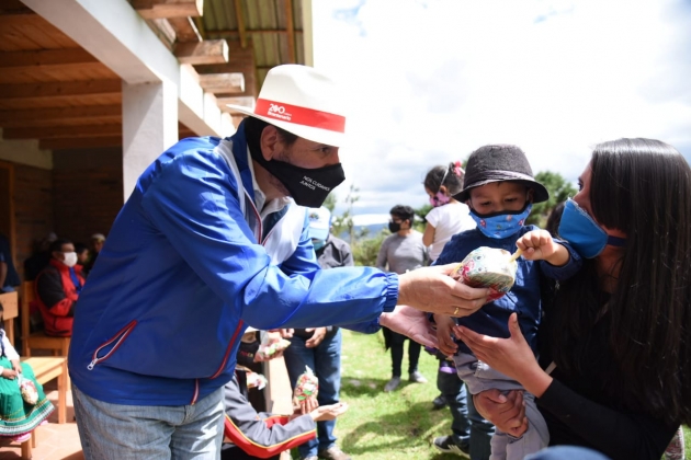 ALCALDE BRINDA AGASAJO NAVIDEÑO EN VARIAS COMUNIDADES