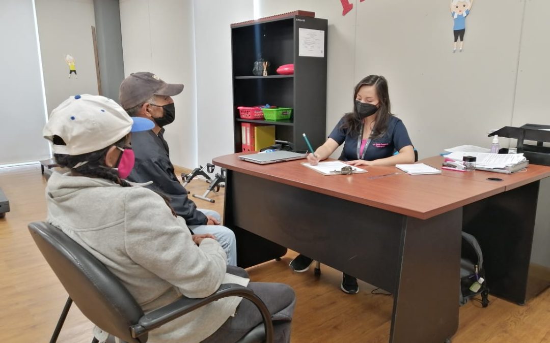 Adultos mayores de la parroquia Paccha reciben servicios de atención integral