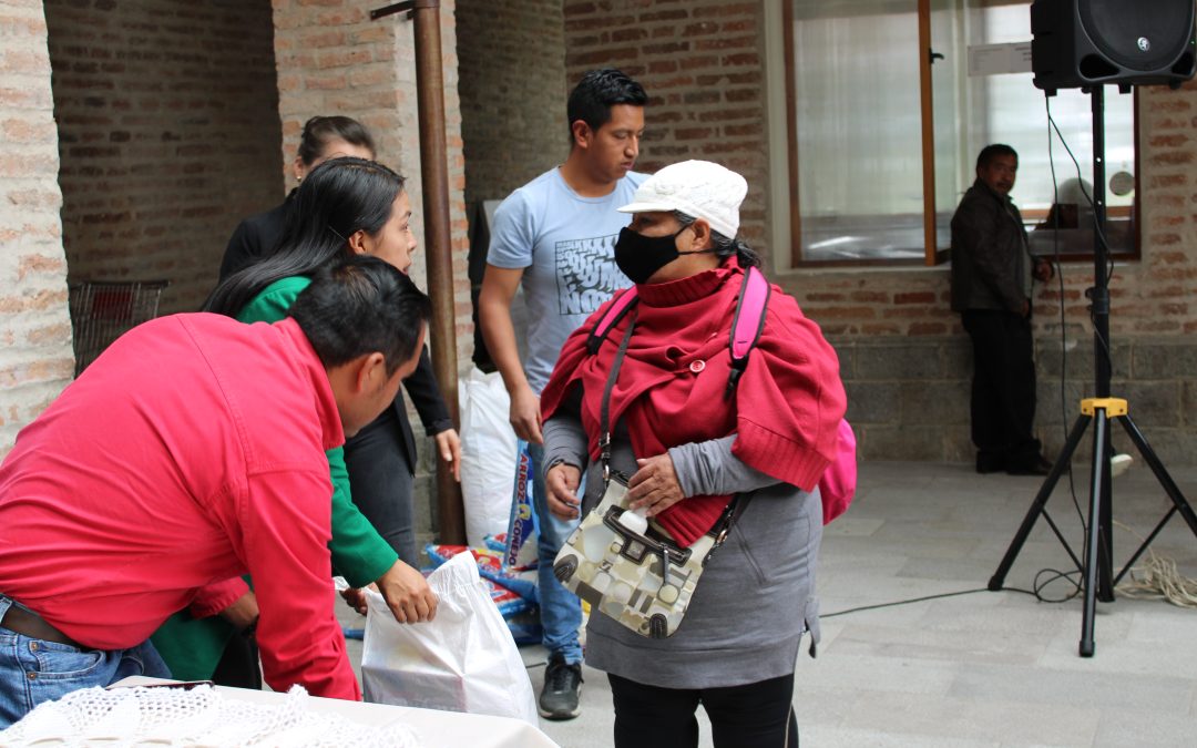 Familias vulnerables reciben kits de alimentos