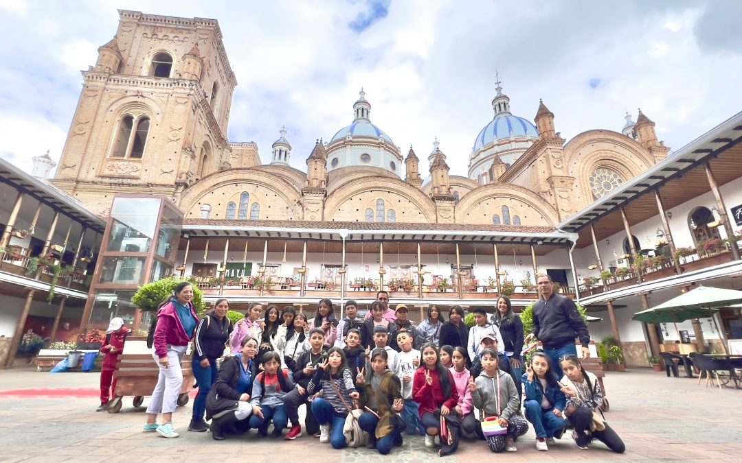 ESTUDIANTES DE LA PARROQUIA CUMBE VISITAN VARIOS LUGARES DE CUENCA MEDIANTE EL PROYECTO EL CAPULLO