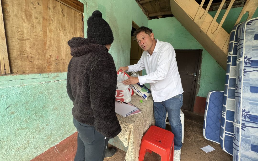 ENTREGA DE AYUDA HUMANITARIA A VICTIMA DE INCENDIO EN LA PARROQUIA QUINGEO
