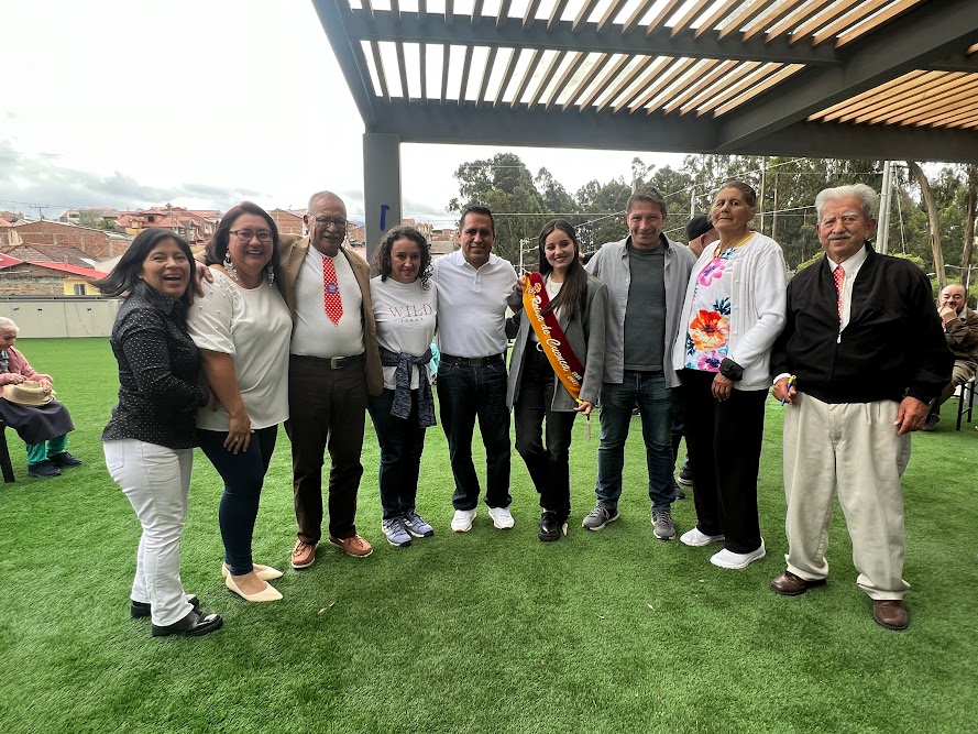 DÍA DEL PADRE EN EL CENTRO DE CUIDADOS DEL ADULTO MAYOR