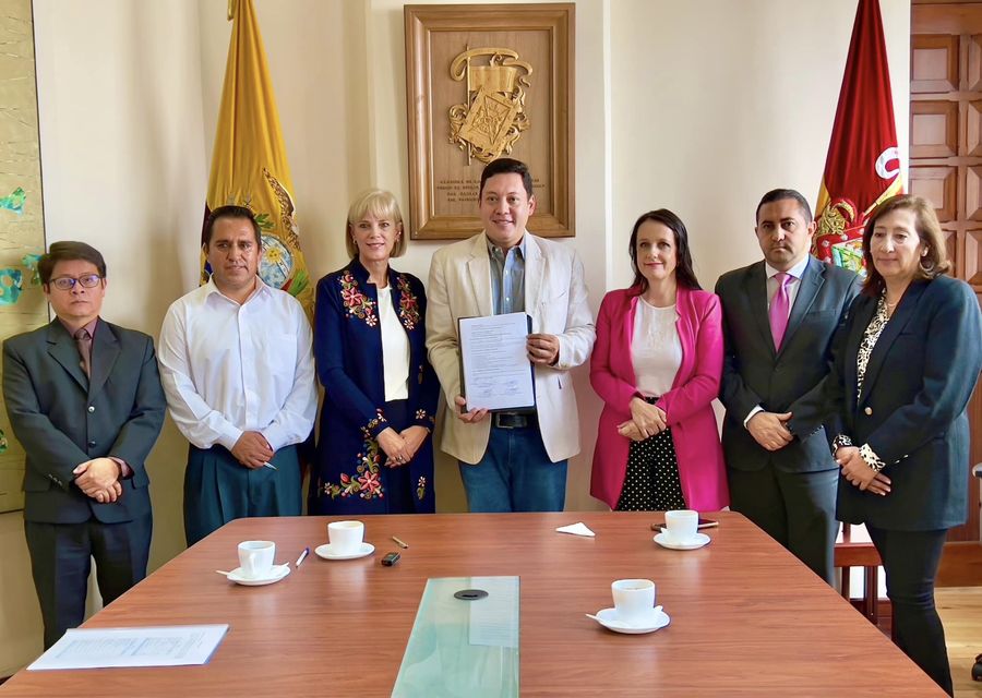 FIRMA DE CONVENIO PARA IMPLEMENTAR UN QUIRURJICO MÓVIL