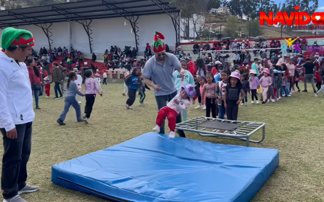 AGASAJO NAVIDEÑO A LOS NIÑOS Y NIÑAS EN LA PARROQUIA CUMBE
