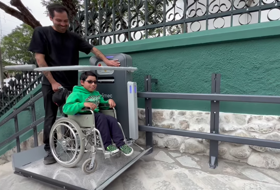 INAUGURACIÓN DE LA SALVAESCALERAS EN LAS ESCALINATAS FRANCISCO SOJOS
