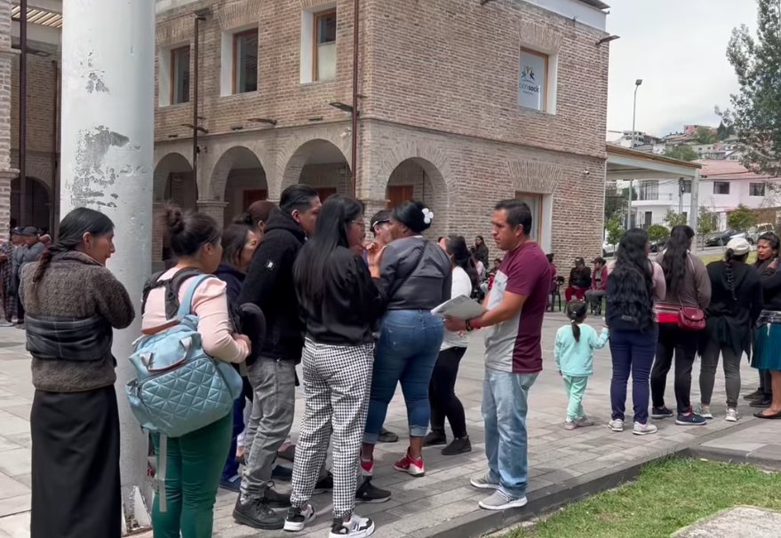 ENTREGA DE KITS DE ALIMENTOS PARA BENEFICIARIOS DE DIFERENTES PARROQUIAS DE CUENCA