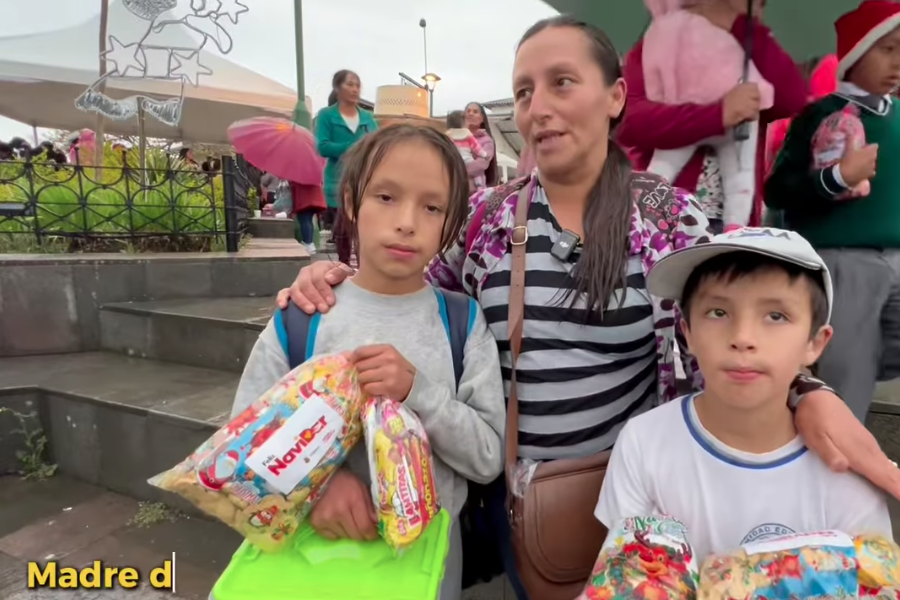 AGASAJO NAVIDEÑO PARA LOS NIÑOS Y NIÑAS DE LA PARROQUIA SANTA ANA